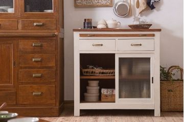 アンティーク家具　モールガラス入り!アンティークペイントのガラス戸収納棚(サイドキャビネット)