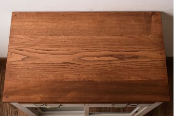 アンティーク家具　モールガラス入り!アンティークペイントのガラス戸収納棚(サイドキャビネット)