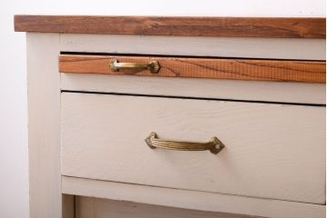 アンティーク家具　モールガラス入り!アンティークペイントのガラス戸収納棚(サイドキャビネット)