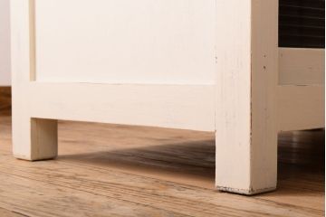 アンティーク家具　モールガラス入り!アンティークペイントのガラス戸収納棚(サイドキャビネット)