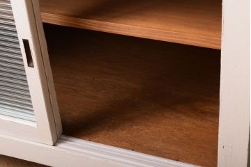 アンティーク家具　モールガラス入り!アンティークペイントのガラス戸収納棚(サイドキャビネット)