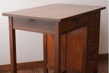 レトロ家具　昭和レトロ!栓材を使用した小振りでシンプルな片袖机