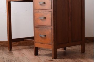 レトロ家具　昭和レトロ!栓材を使用した小振りでシンプルな片袖机