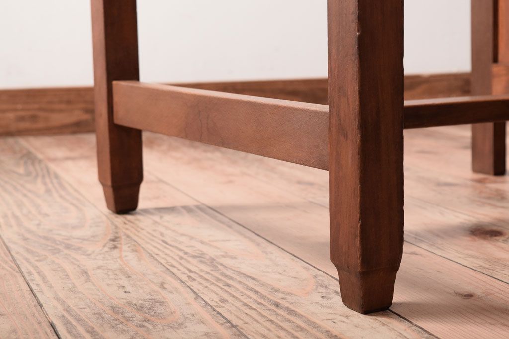 レトロ家具　昭和レトロ!栓材を使用した小振りでシンプルな片袖机