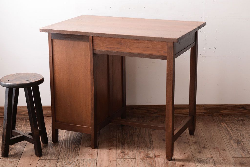 レトロ家具　昭和レトロ!栓材を使用した小振りでシンプルな片袖机