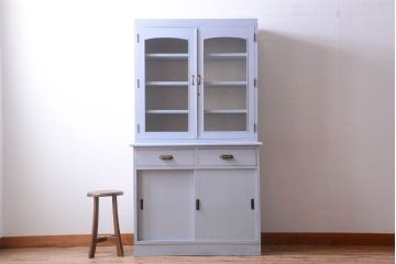 アンティーク家具　アンティークペイント!背面に柄の入ったお洒落な食器棚