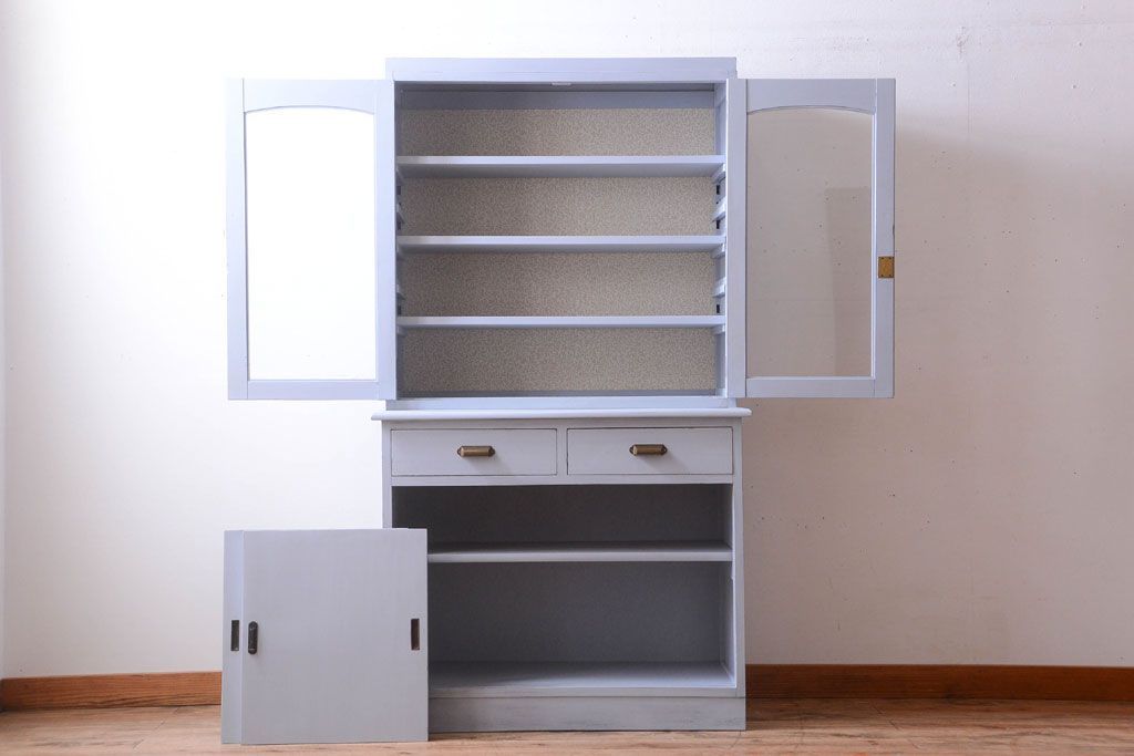 アンティーク家具　アンティークペイント!背面に柄の入ったお洒落な食器棚