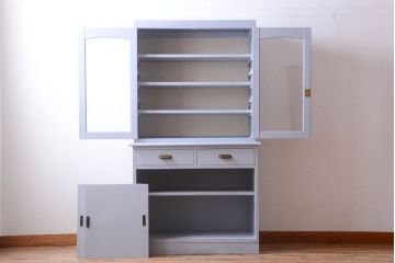 アンティーク家具　アンティークペイント!背面に柄の入ったお洒落な食器棚