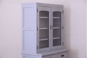 アンティーク家具　アンティークペイント!背面に柄の入ったお洒落な食器棚