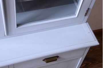 アンティーク家具　アンティークペイント!背面に柄の入ったお洒落な食器棚