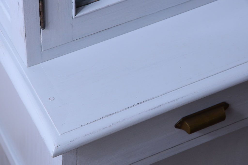 アンティーク家具　アンティークペイント!背面に柄の入ったお洒落な食器棚