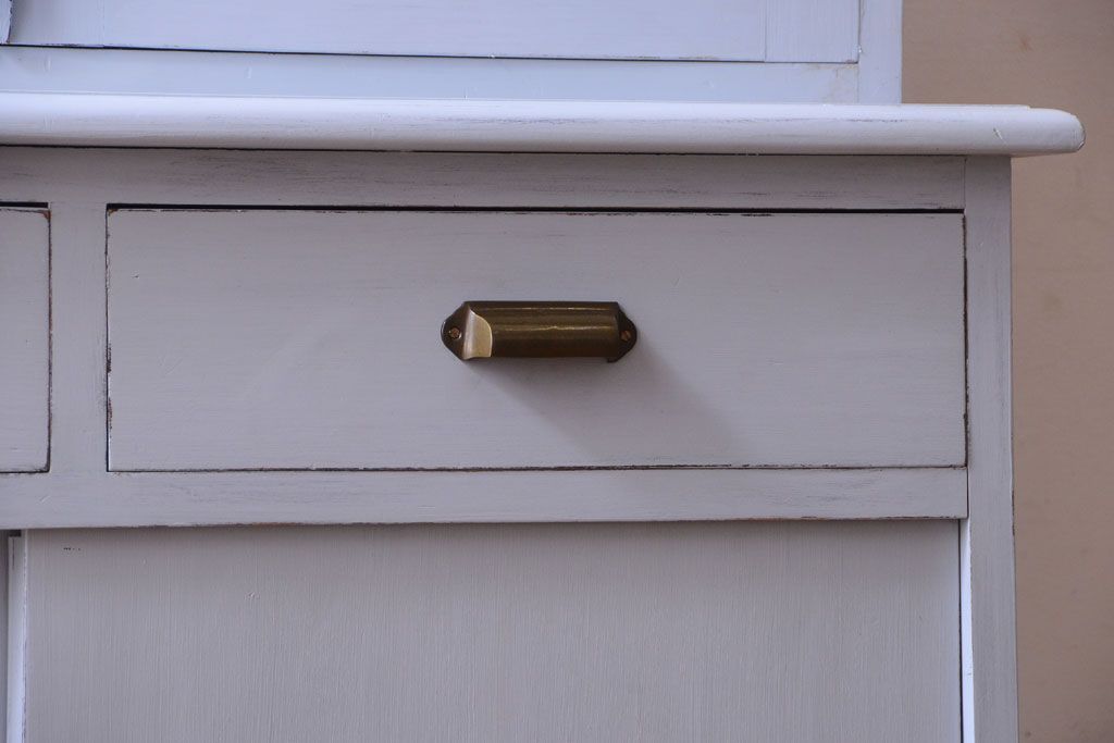 アンティーク家具　アンティークペイント!背面に柄の入ったお洒落な食器棚