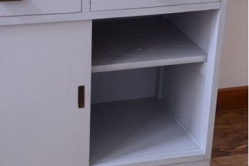 アンティーク家具　アンティークペイント!背面に柄の入ったお洒落な食器棚