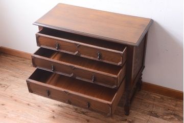 アンティーク家具　オーク材　ツイストレッグの上品なイギリスアンティークチェスト