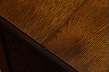 アンティーク家具　オーク材　ツイストレッグの上品なイギリスアンティークチェスト