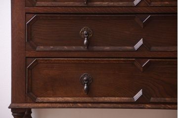 アンティーク家具　オーク材　ツイストレッグの上品なイギリスアンティークチェスト