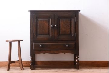 ヴィンテージ家具　イギリスビンテージ　アーコール　サイドキャビネット(サイドボード)(2)