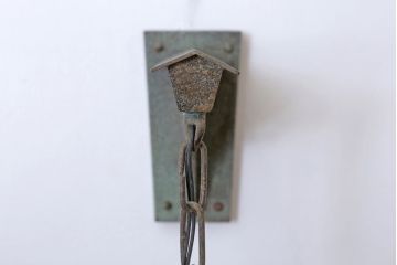 家紋入りデザイン　金属製のアンティーク壁掛け照明
