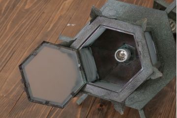家紋入りデザイン　金属製のアンティーク壁掛け照明