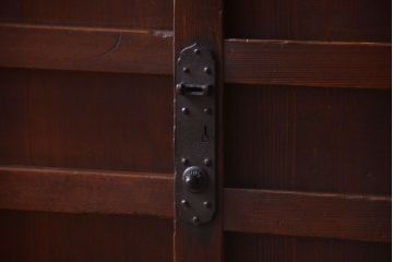 アンティーク家具　古民具・骨董　明治〜大正　横桟引き戸のアンティーク重ね水屋箪笥