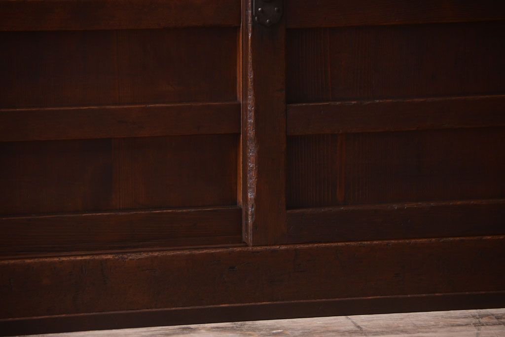 アンティーク家具　古民具・骨董　明治〜大正　横桟引き戸のアンティーク重ね水屋箪笥