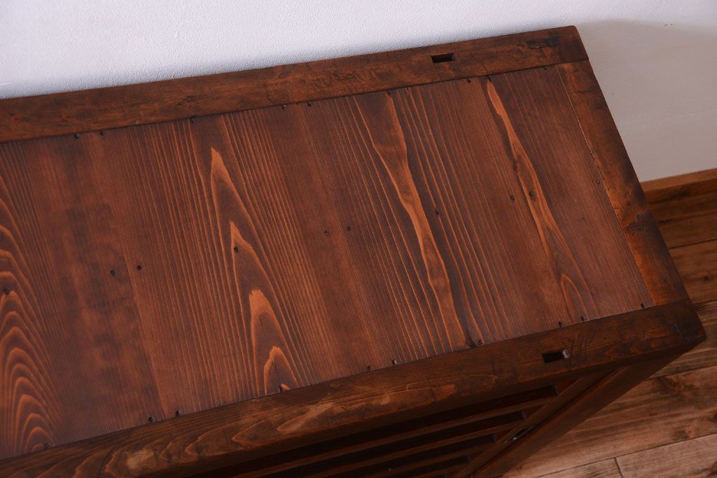 アンティーク家具　古民具・骨董　明治〜大正　横桟引き戸のアンティーク重ね水屋箪笥