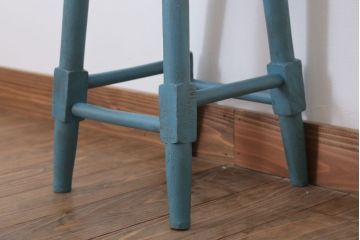 アンティーク家具　アンティークペイント　濃い水色の丸スツール