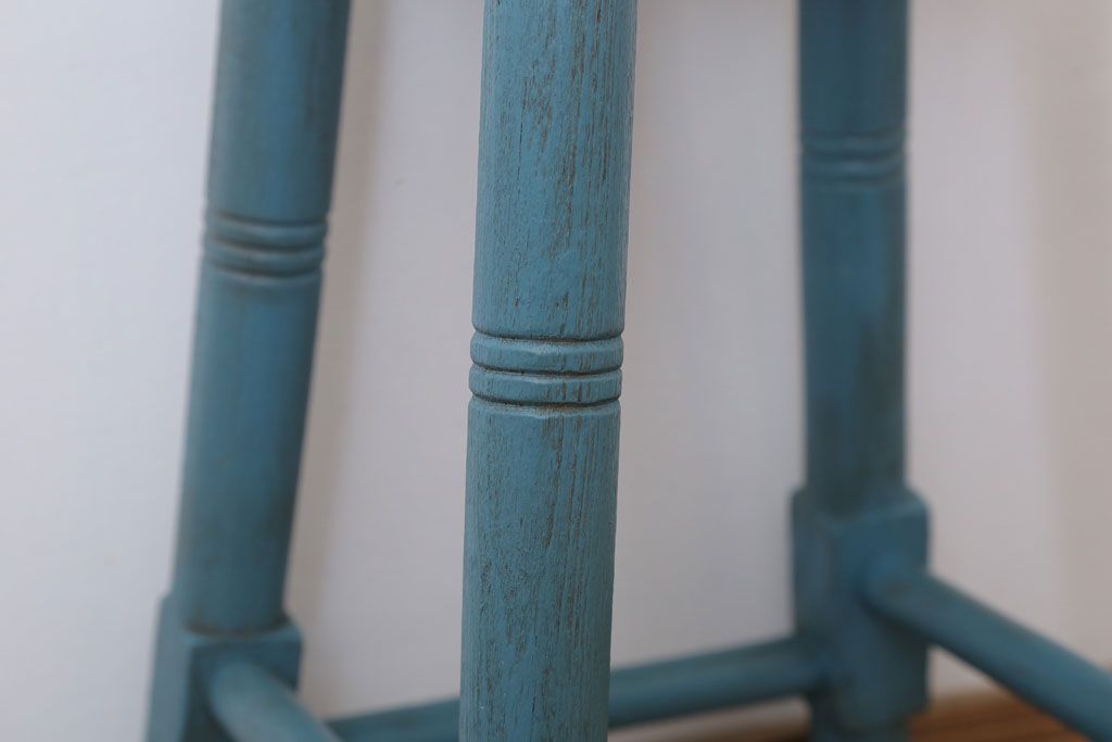 アンティーク家具　アンティークペイント　濃い水色の丸スツール