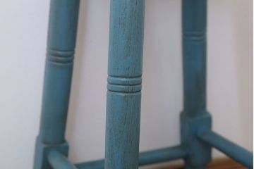 アンティーク家具　アンティークペイント　濃い水色の丸スツール
