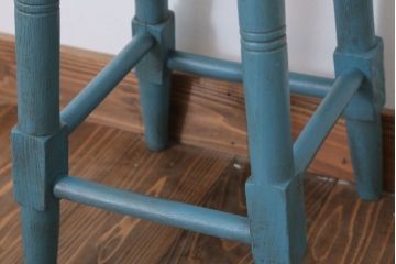 アンティーク家具　アンティークペイント　濃い水色の丸スツール