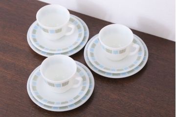 イギリスビンテージ　JAJ　パイレックス　Matchmaker(マッチメーカー)シリーズ　ミルクガラスのカップ&ソーサー&プレート(トリオ)3客セット(洋食器)(2)