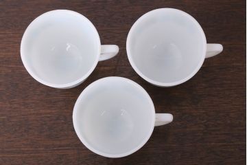 イギリスビンテージ　JAJ　パイレックス　Matchmaker(マッチメーカー)シリーズ　ミルクガラスのカップ&ソーサー&プレート(トリオ)3客セット(洋食器)(2)