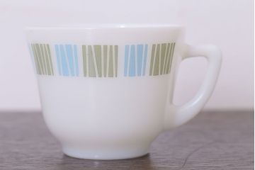 イギリスビンテージ　JAJ　パイレックス　Matchmaker(マッチメーカー)シリーズ　ミルクガラスのカップ&ソーサー&プレート(トリオ)3客セット(洋食器)(2)