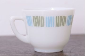 イギリスビンテージ　JAJ　パイレックス　Matchmaker(マッチメーカー)シリーズ　ミルクガラスのカップ&ソーサー&プレート(トリオ)3客セット(洋食器)(2)