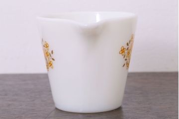 イギリスビンテージ　JAJ　パイレックス　Sunflower(サンフラワー)シリーズ　ミルクガラスのシュガー・ミルク2点セット(洋食器)