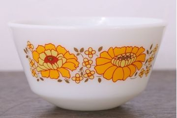 イギリスビンテージ　JAJ　パイレックス　Sunflower(サンフラワー)シリーズ　ミルクガラスのシュガー・ミルク2点セット(洋食器)