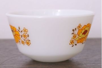 イギリスビンテージ　JAJ　パイレックス　Sunflower(サンフラワー)シリーズ　ミルクガラスのシュガー・ミルク2点セット(洋食器)