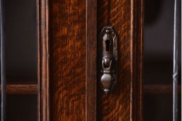 アンティーク家具　オーク材製!ステンドグラスが美しいイギリスアンティークのキャビネット(収納棚・戸棚)