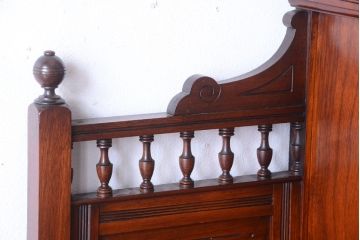 アンティーク家具　マホガニー材　イギリスアンティークの面取りガラス入り高級ミラーキャビネット
