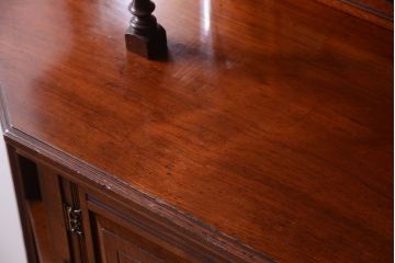 アンティーク家具　マホガニー材　イギリスアンティークの面取りガラス入り高級ミラーキャビネット