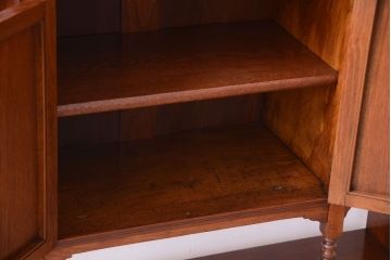 アンティーク家具　マホガニー材　イギリスアンティークの面取りガラス入り高級ミラーキャビネット