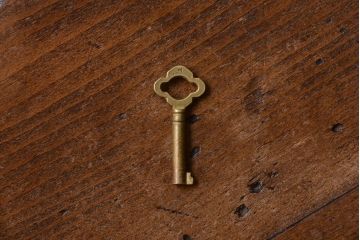 アンティーク家具　マホガニー材　イギリスアンティークの面取りガラス入り高級ミラーキャビネット
