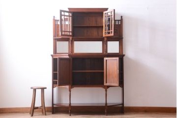 アンティーク家具　マホガニー材　イギリスアンティークの面取りガラス入り高級ミラーキャビネット