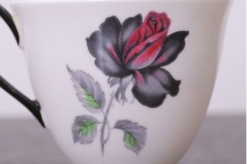 アンティーク雑貨　イギリス　Royal Albert(ロイヤルアルバート) MASQUERADE(マスカレード)シリーズ　カップ&ソーサー2客セット(洋食器)