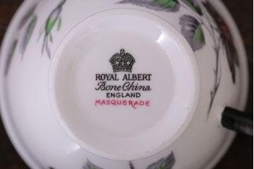 アンティーク雑貨　イギリス　Royal Albert(ロイヤルアルバート) MASQUERADE(マスカレード)シリーズ　カップ&ソーサー2客セット(洋食器)