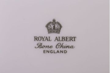 アンティーク雑貨　イギリス　Royal Albert(ロイヤルアルバート) MASQUERADE(マスカレード)シリーズ　トリオ2客セット(3)(洋食器)