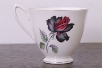 アンティーク雑貨　イギリス　Royal Albert(ロイヤルアルバート) MASQUERADE(マスカレード)シリーズ　トリオ2客セット(3)(洋食器)