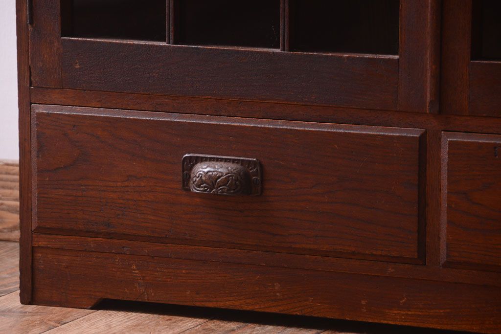 アンティーク家具　格子扉!古いナラ材の和製アンティーク戸棚(収納棚・本箱)