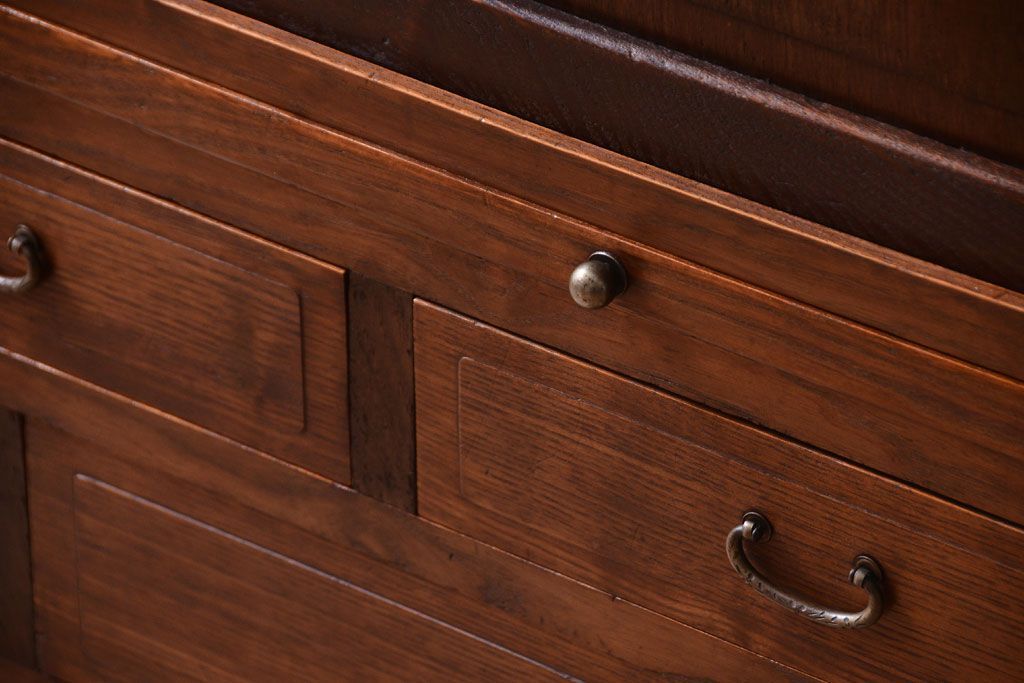 アンティーク家具　三方栓材製　和製アンティークの引き出し・作業台付き戸棚