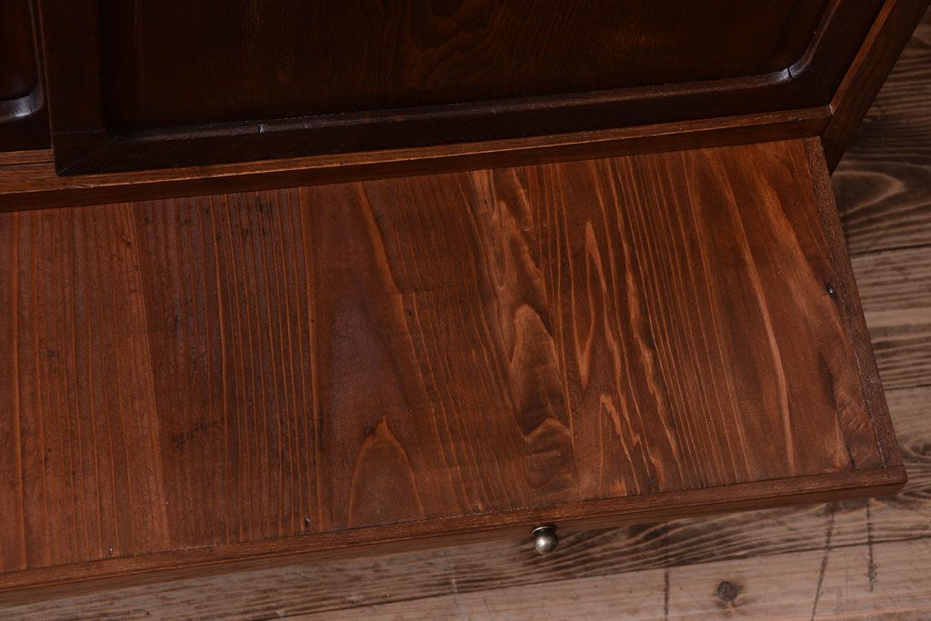 アンティーク家具　三方栓材製　和製アンティークの引き出し・作業台付き戸棚